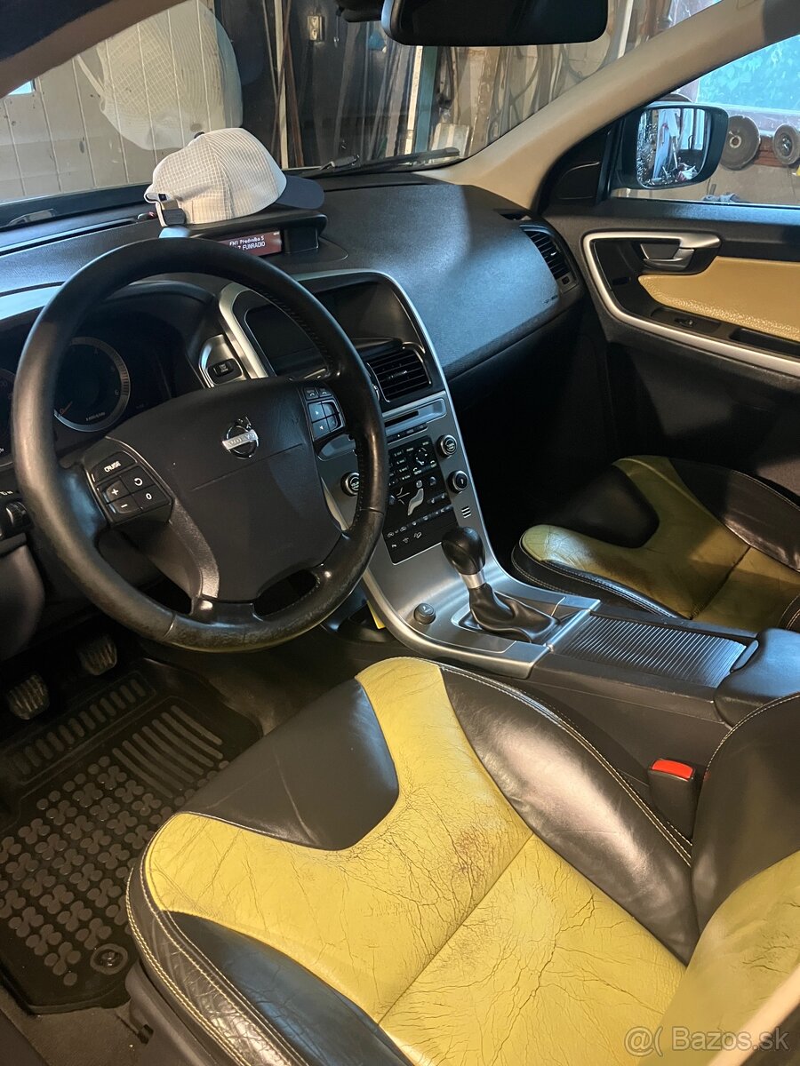 Volvo XC60 2.4D5 - 12