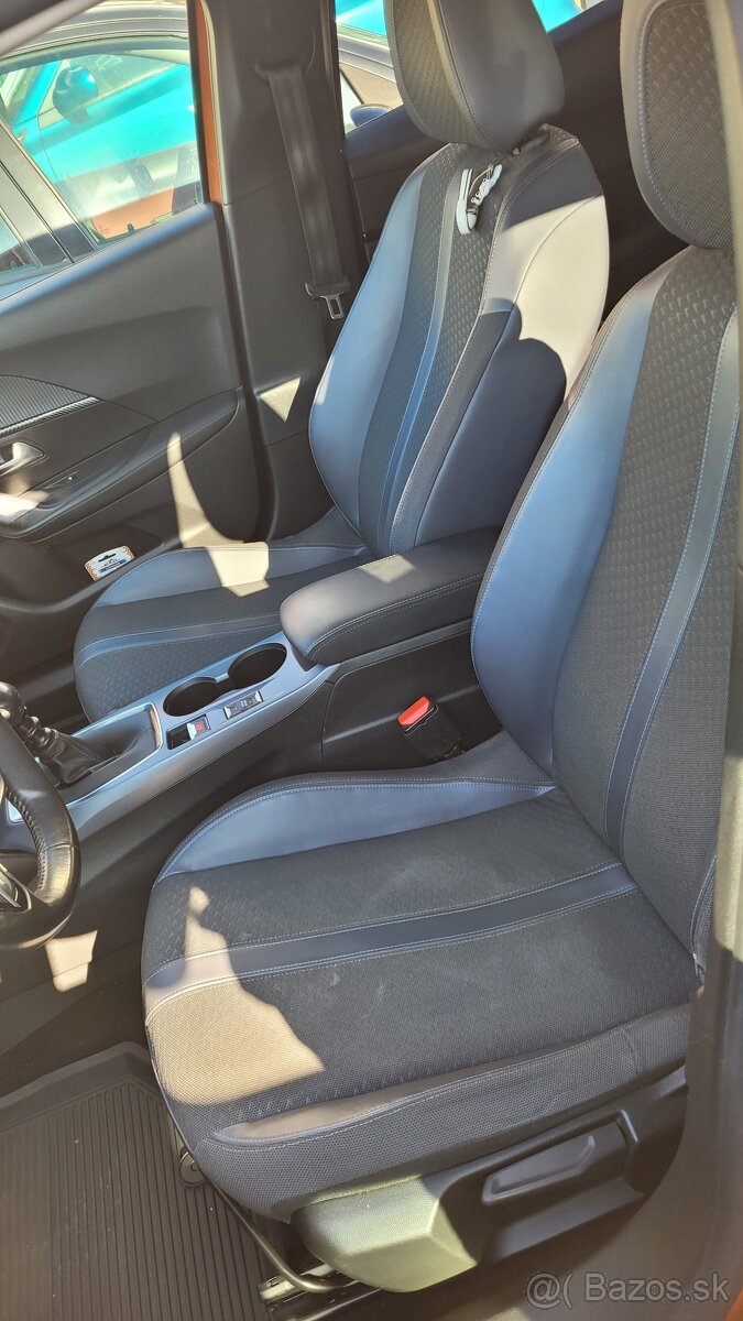 Peugeot 2008 1,5 BlueHDI - 12