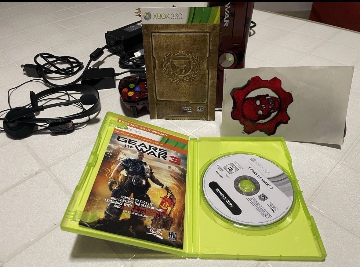 Xbox 360 Slim 320GB Gear Of War Bundle - 12