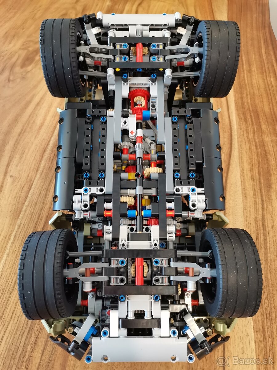 Land Rover Defender - 12