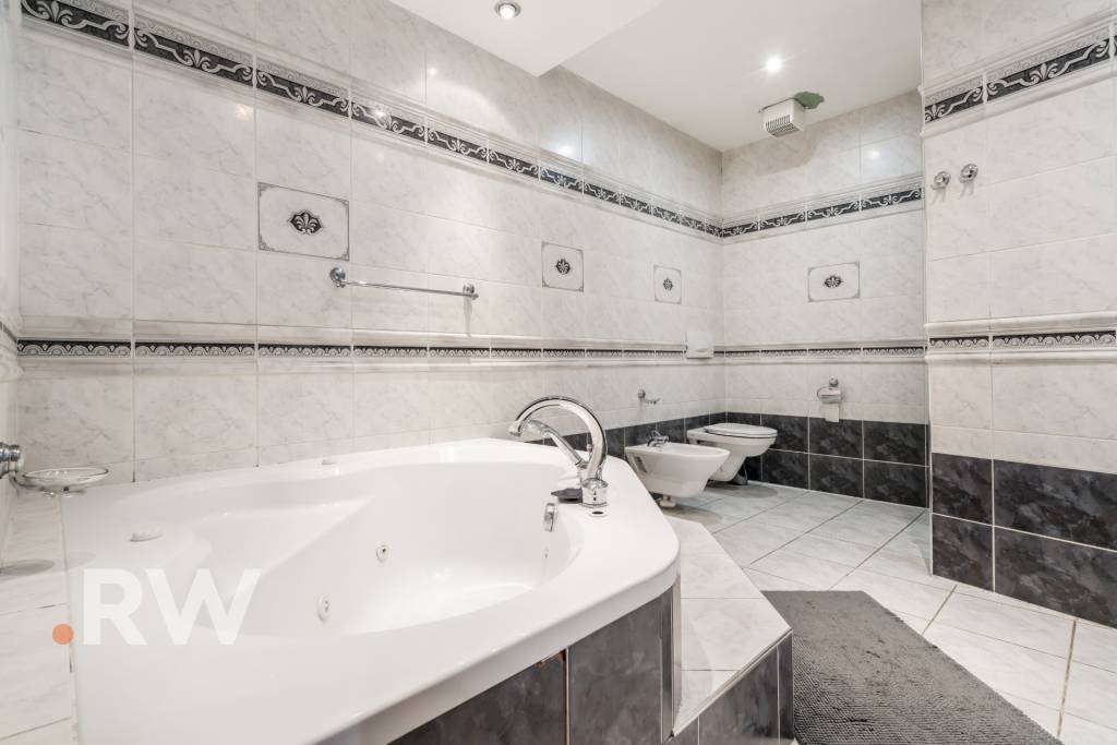 VEĽKORYSÝ 4 izb. 130 m2 + balkón - PREZIDENTSKÝ PALÁC - Star - 12