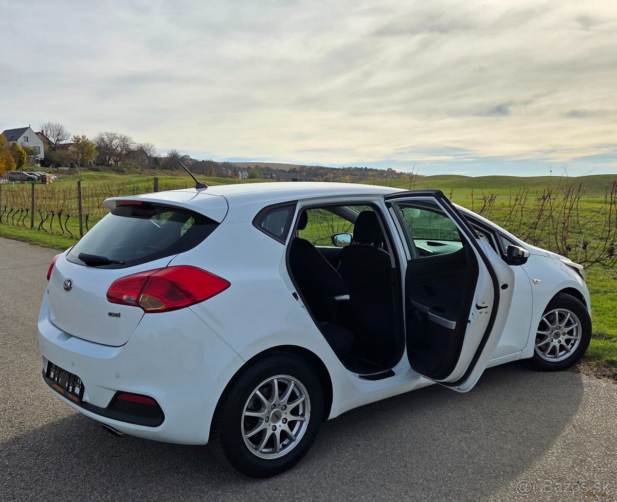 Kia Ceed 1.4 CRDi 66KW/90 koní R.V.07/2012 - 12