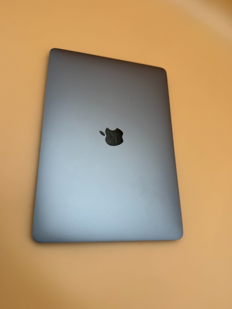 MacBook Pro 13 2017 i5 / 8GB RAM / 256GB SSD - 12