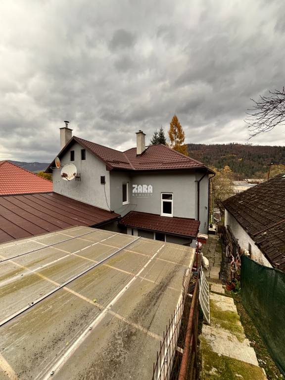 PRAKOVCE - veľký, pekne udržiavaný dvojgeneračný rodinný dom - 12