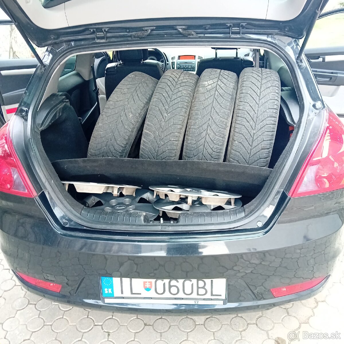 Predám Kia CEED 1.4 Benzin - 12