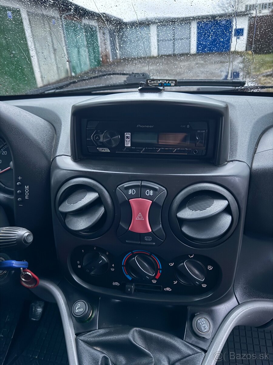 7 miestne Fiat doblo 1.3 jtd 2009 - 12