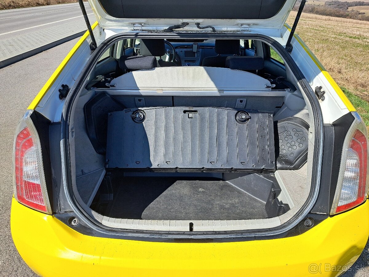 Predám Toyota Prius 1.8 Hybrid 2012 - 12