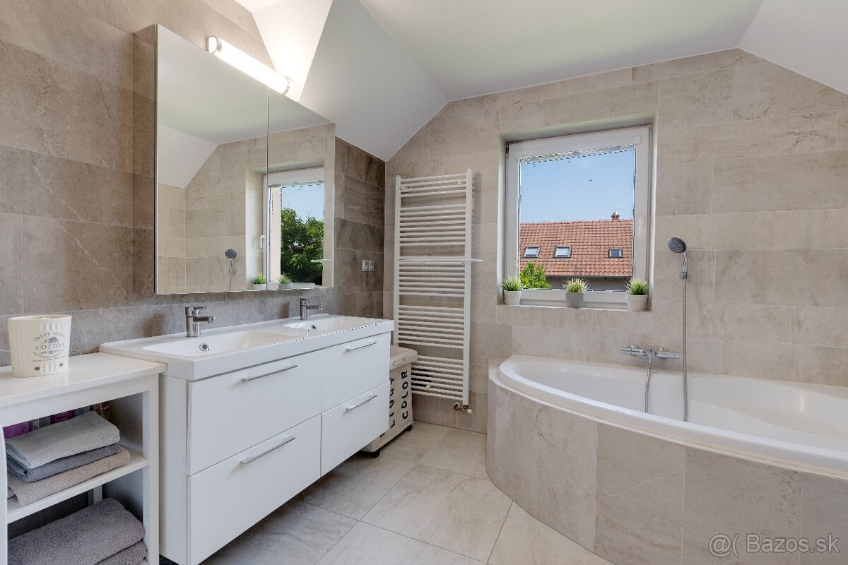 Predám štýlový 6-izbový rodinný dom blízko BA - 12