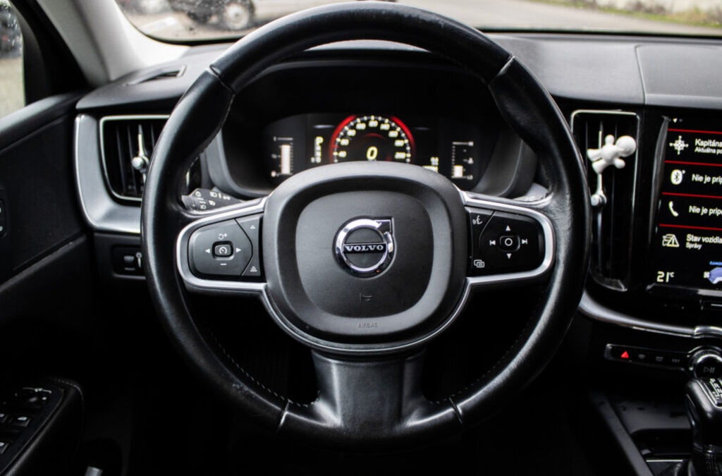 Volvo XC60 D4 Momentum, 140kW (2019) - 12