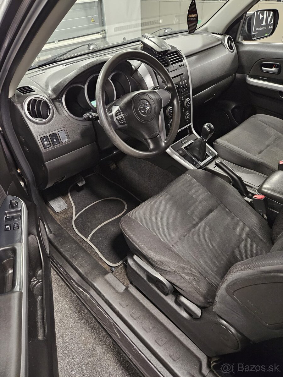 Suzuki Grand Vitara 2.4 benzín 2009 - 12