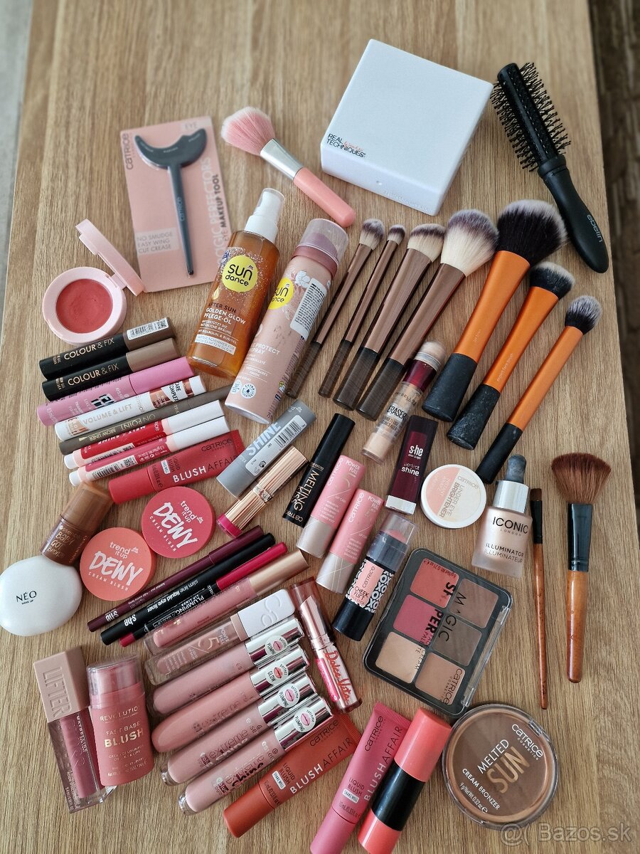 Veľký balík kozmetiky a štetcov - 12
