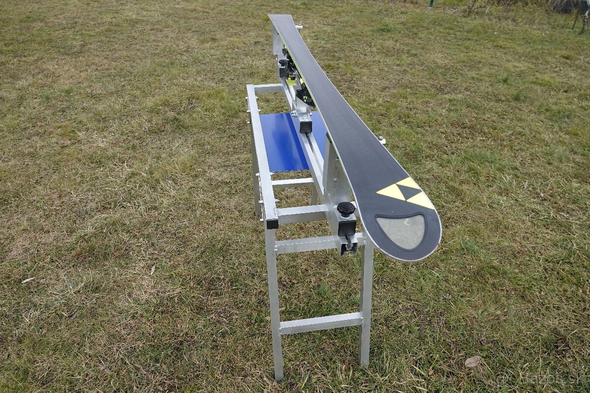 Servisný stolík na servis lyží - 12