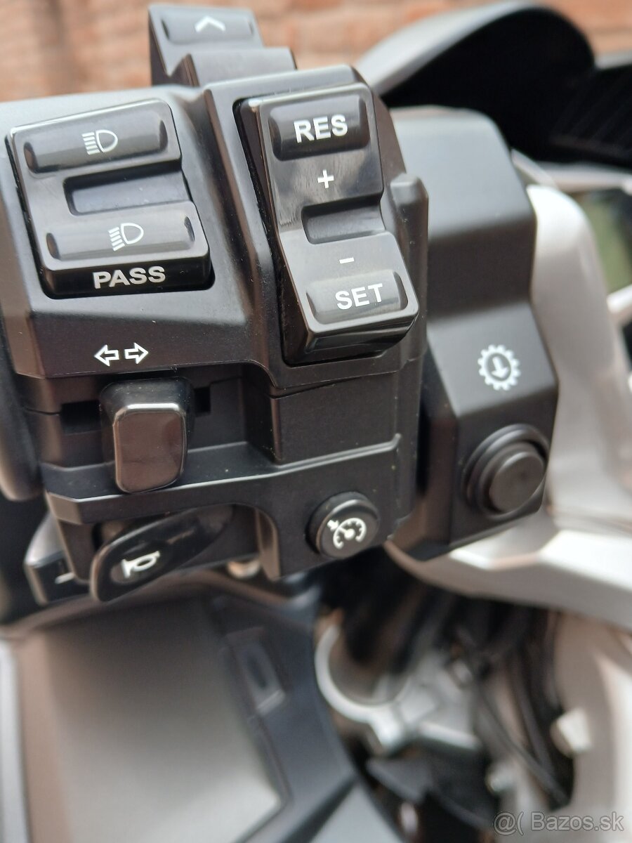 YAMAHA FJR 1300 AE - 12