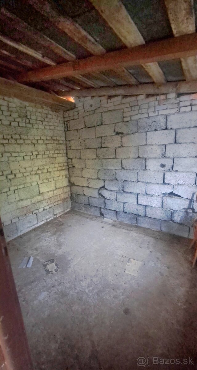 Na predaj rodinný dom v centre Vrábel v tichej uličke - 12