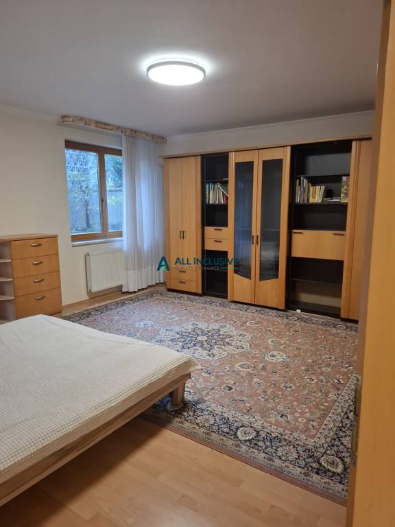 Priestranný byt v centre Bratislavy so záhradou - 12