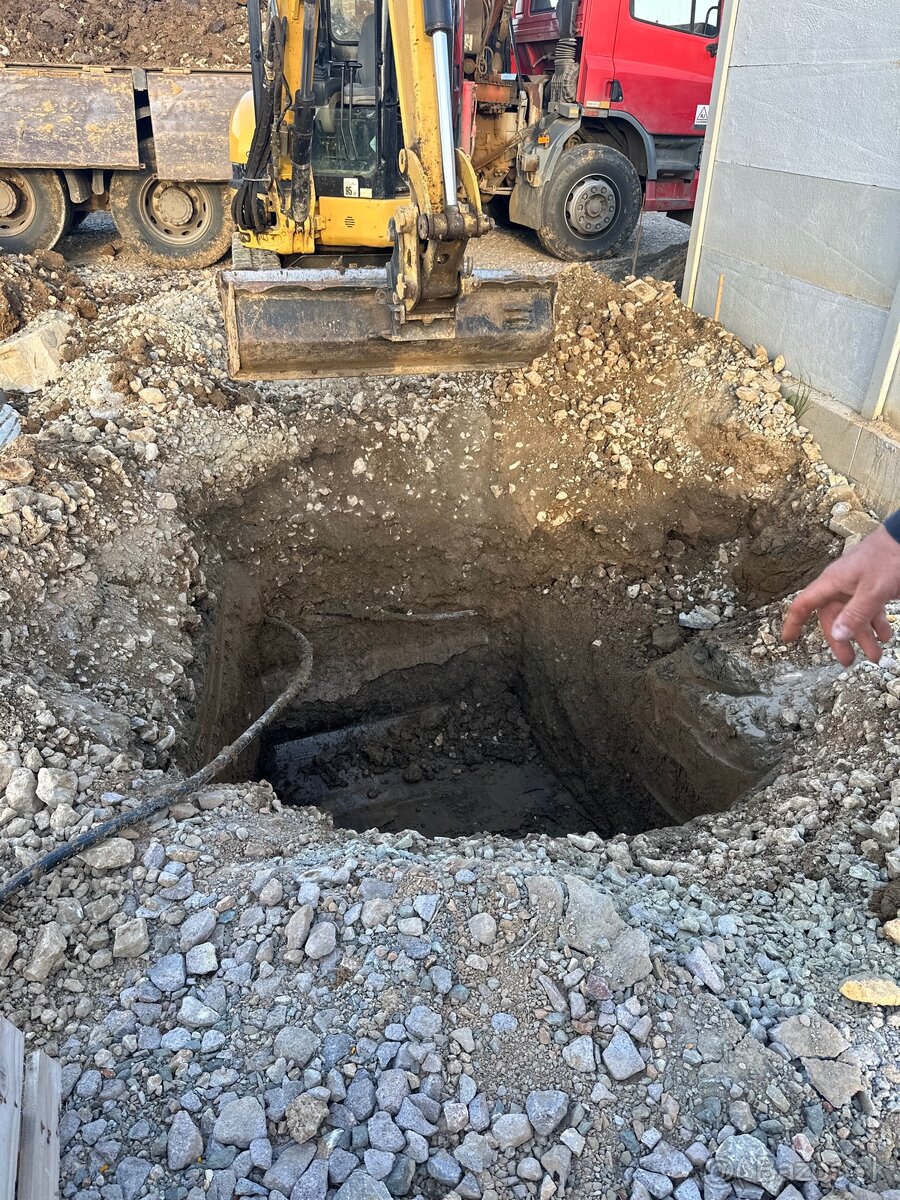 Ponúkame výkopové a zemné práce Autodoprava - 12