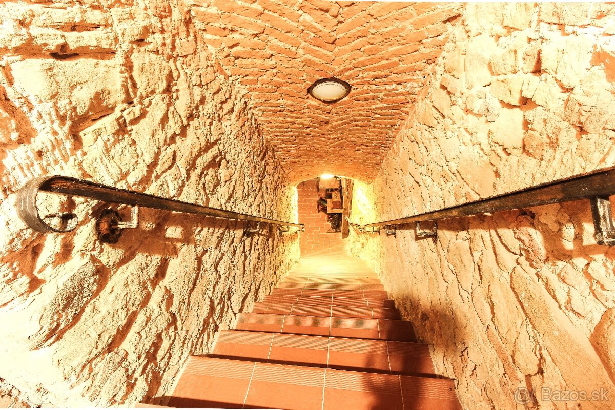 NA PREDAJ Historická polyfunkčná budova v srdci mesta Prešov - 12