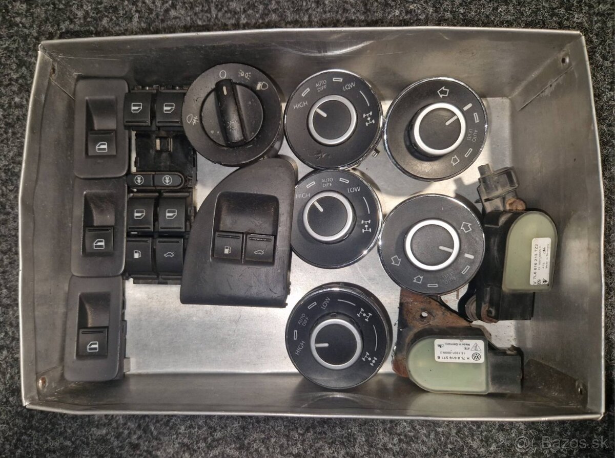 Tlačidlá, kastlík, reproduktory vW Touareg 7l - 12