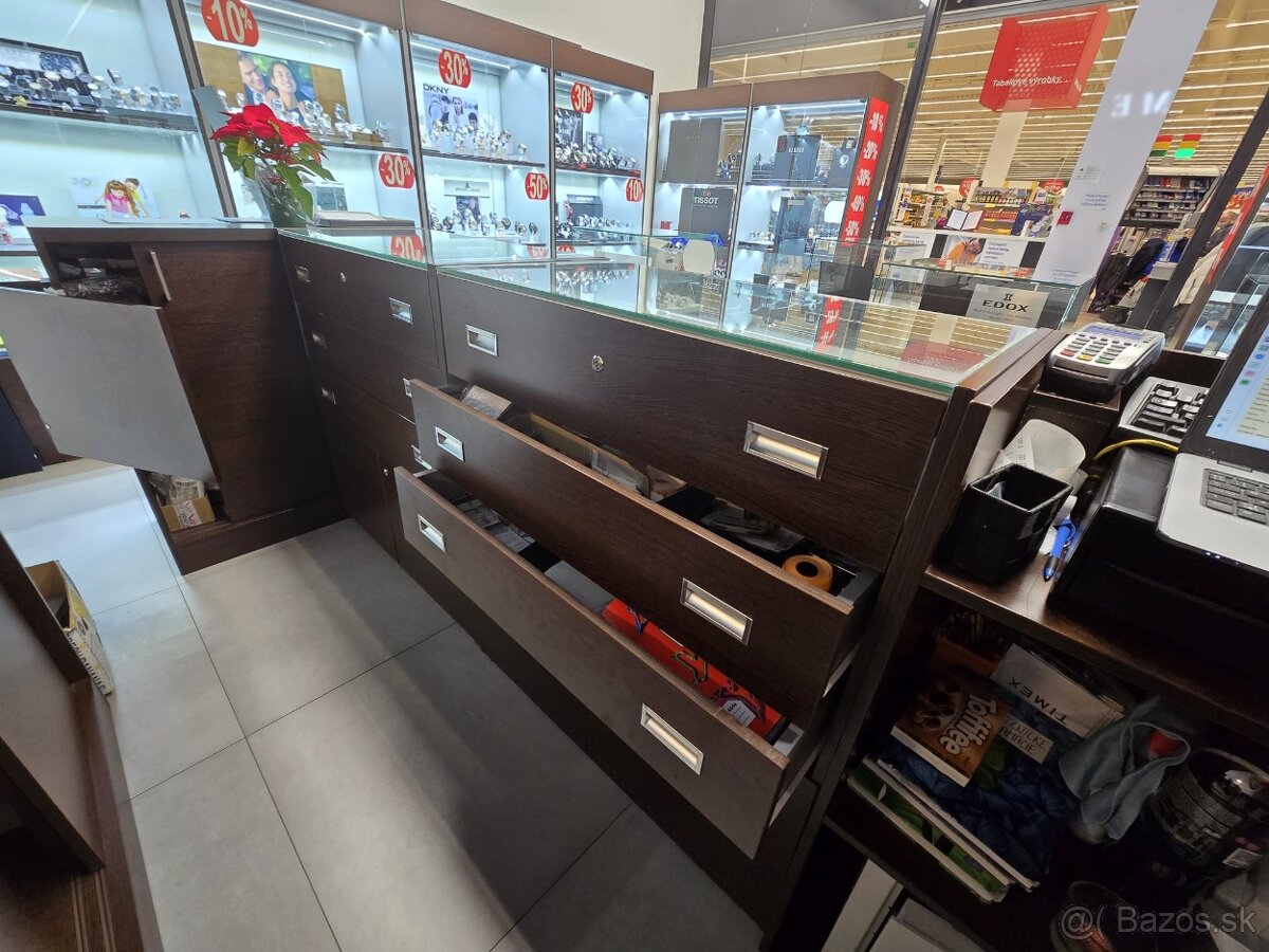 Presklenne podsvietene led vitriny, predajne pulty a skrinky - 12