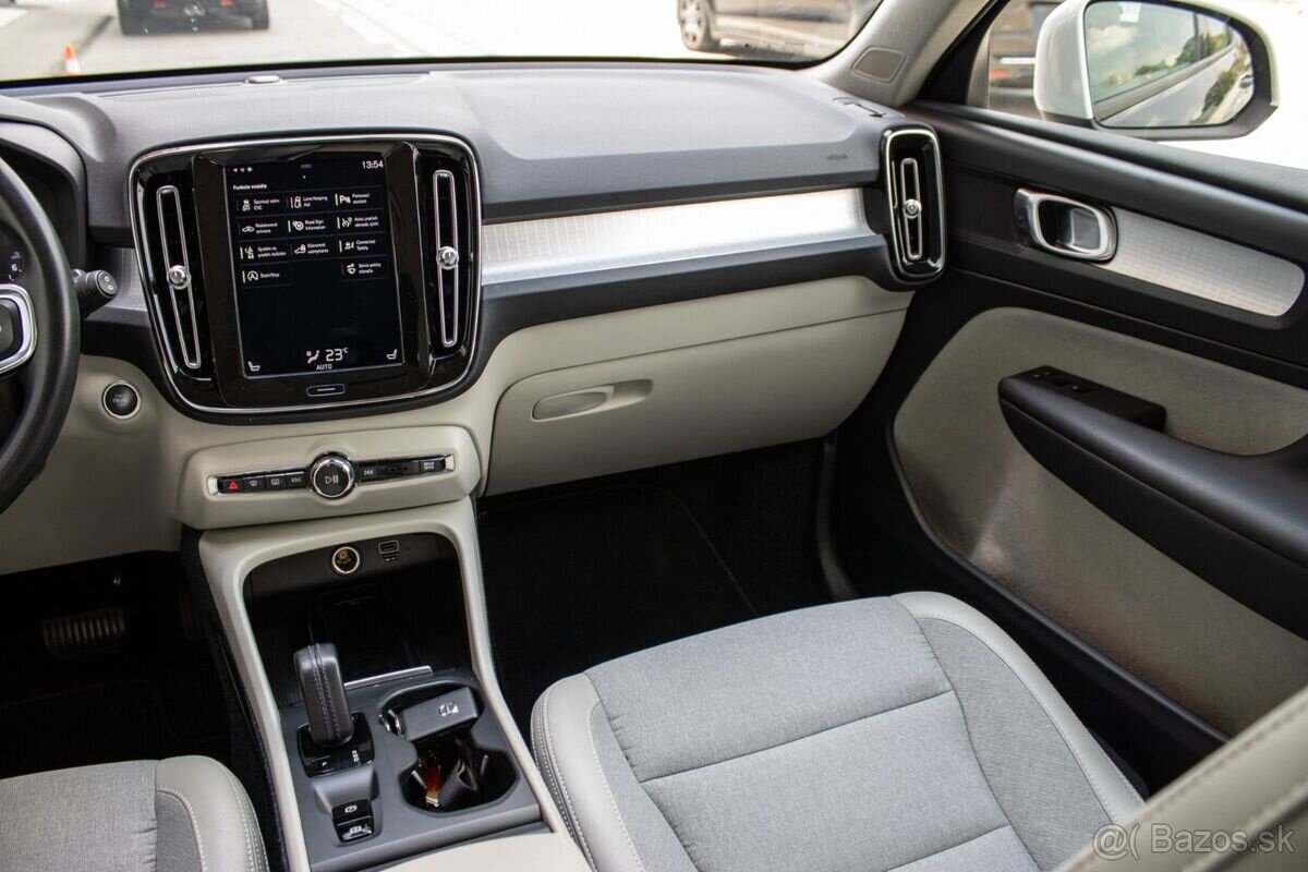Volvo XC40 Momentum 4x4 / DPH - 12