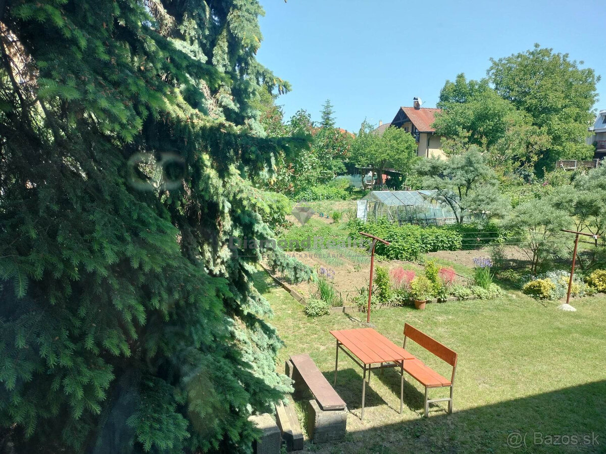 Na predaj veľký 3 izbový tehlový byt na Solivare s vlastným - 12