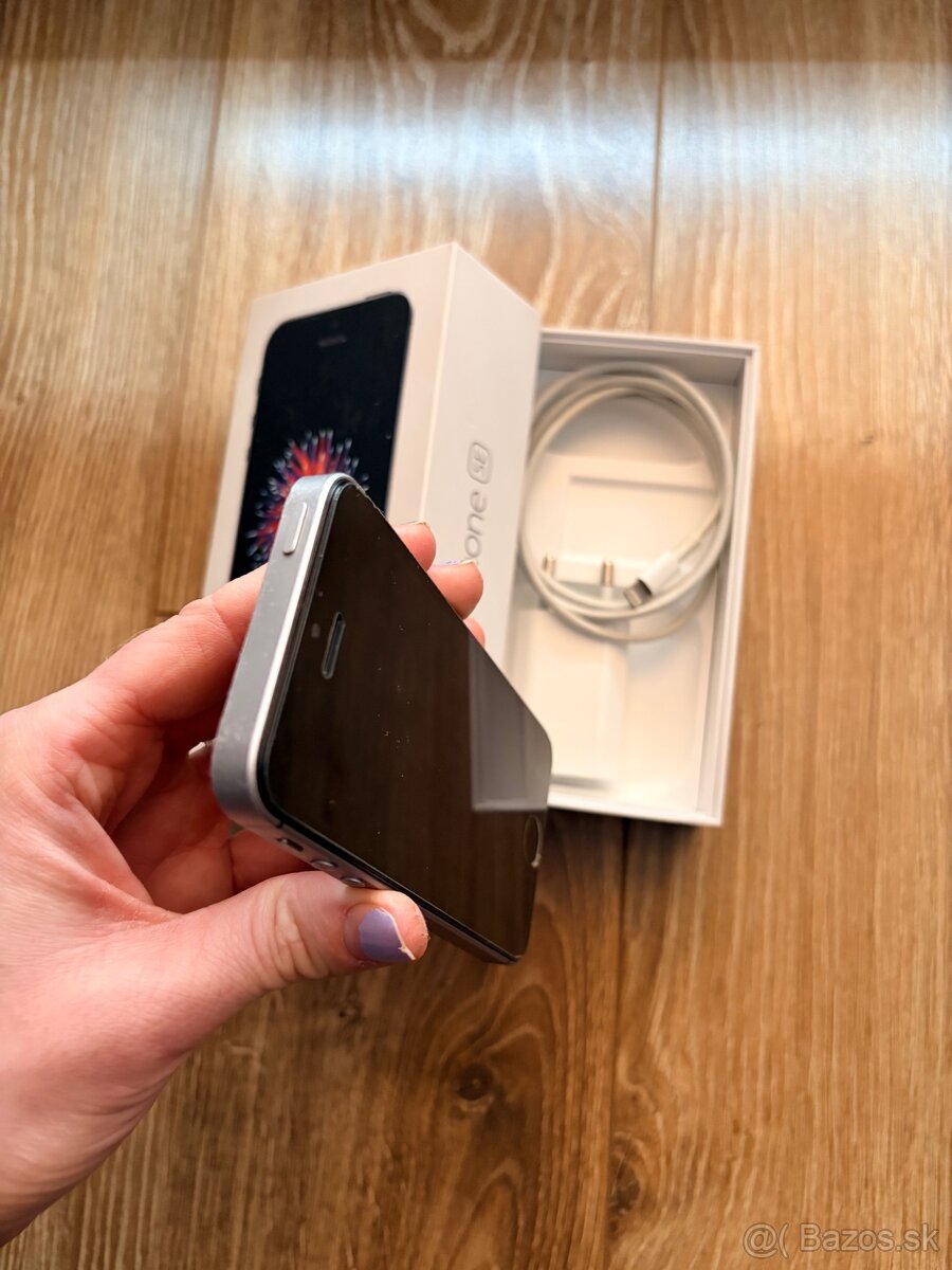 iPhone SE - 1. generácia, 64 GB, strieborný - 12