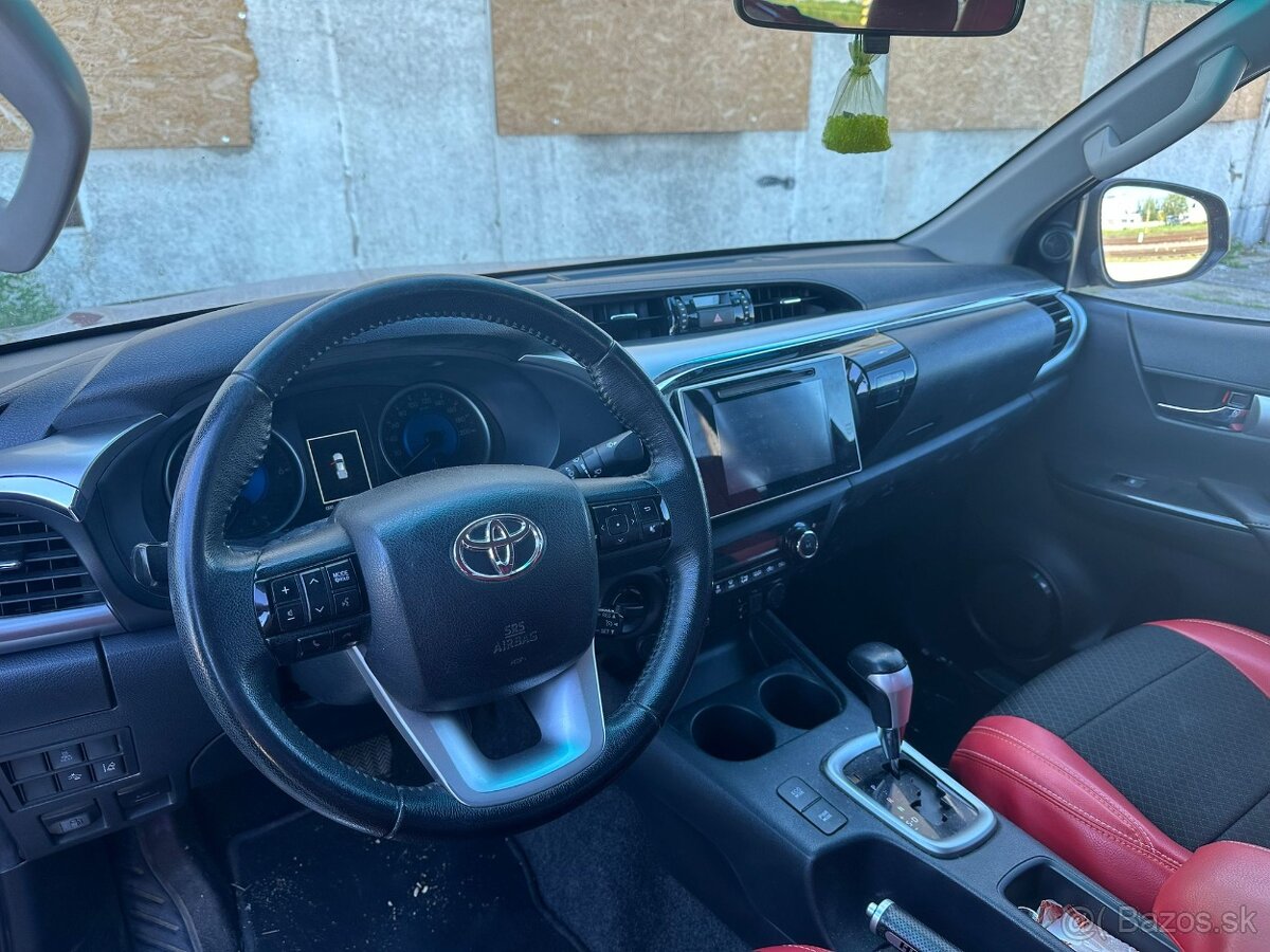 Toyota Hilux DC 2.4 D-4D - 12