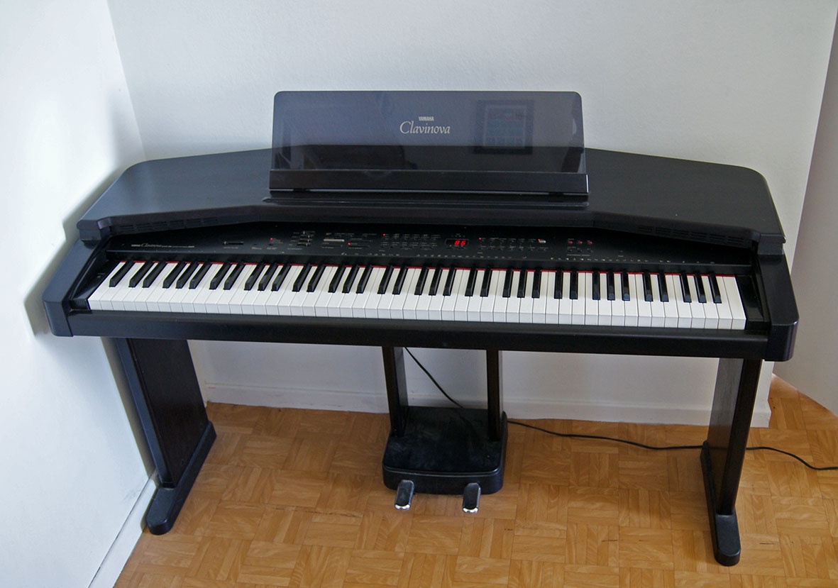 CLAVINOVA CVP-35 Pod stromček - 12