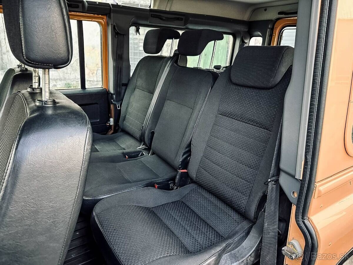 Land Rover Defender 110 2.4 SW SE - 12