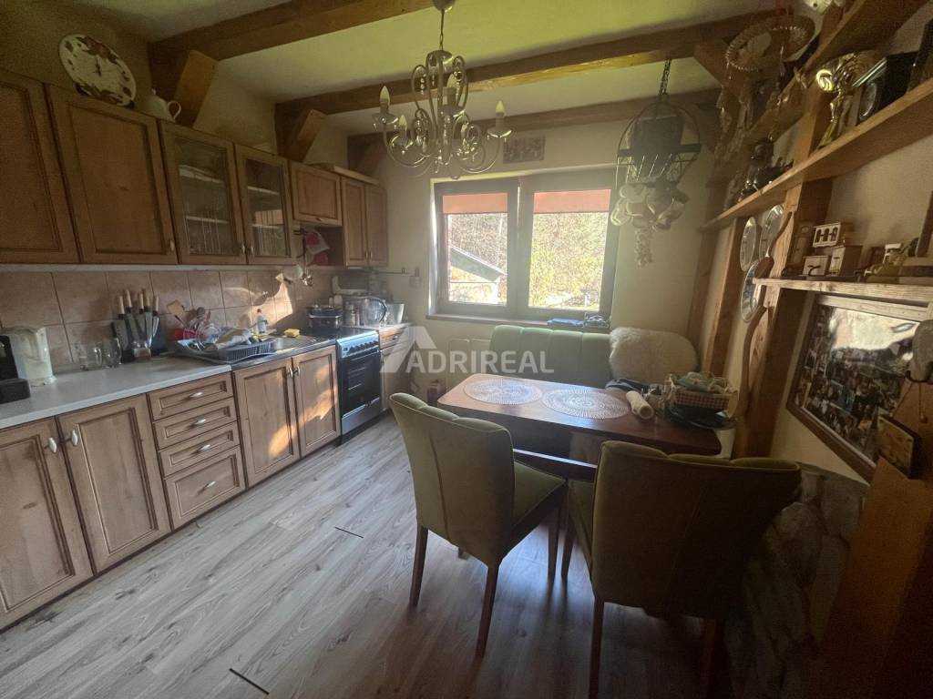 PREDAJ: Rodinný dom-chata, 639 m2; Dolná Bzová-Podkriváň, 18 - 12