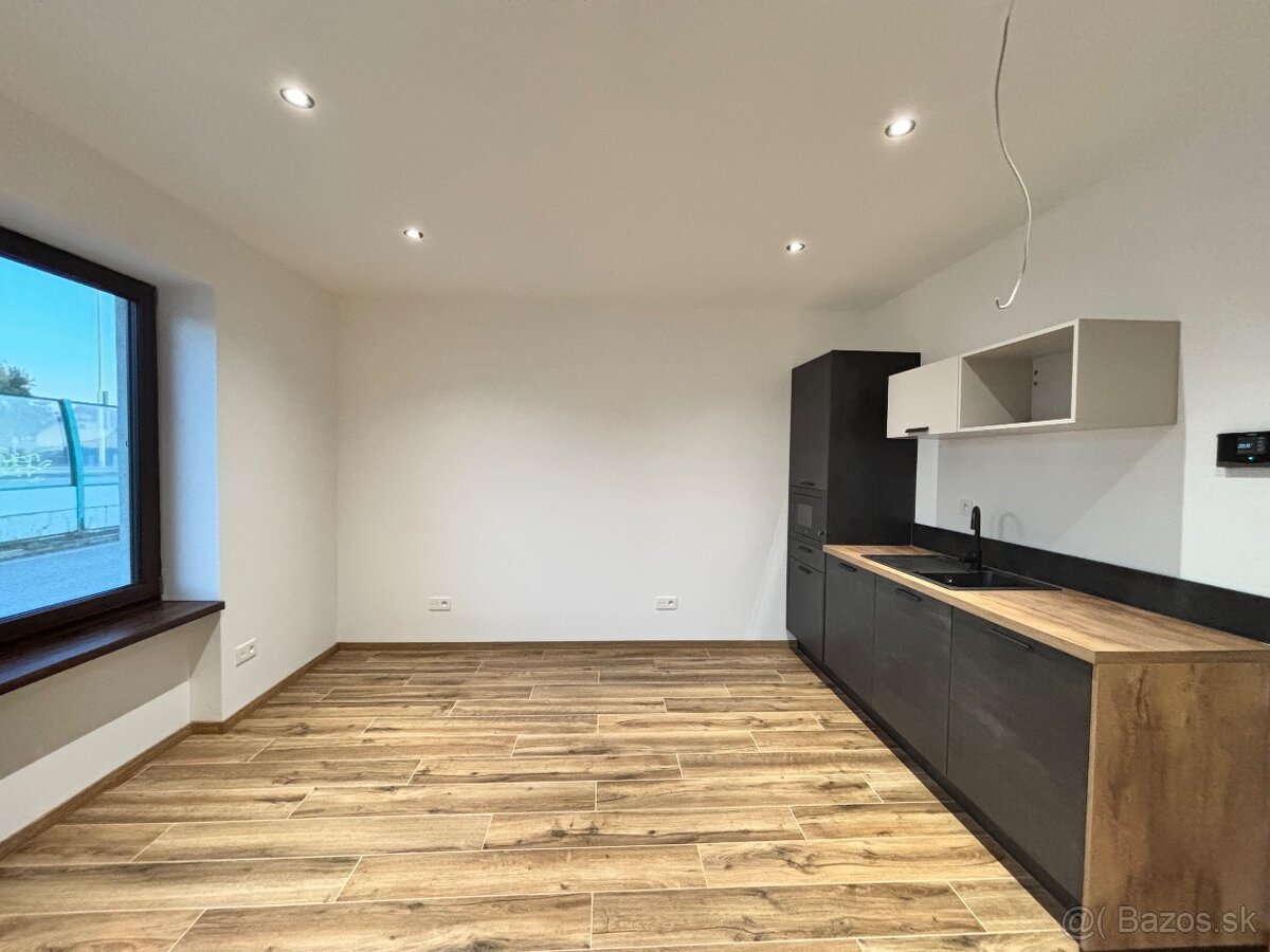 Kancelárske priestory v rodinnom dome - 12