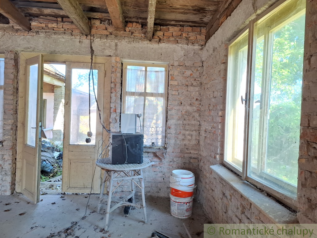 Rozostavaný rodinný dom s veľkým pozemkom v podunajskej ob - 12