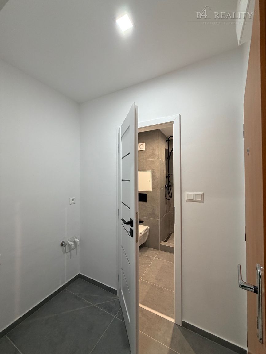 Kompletne zrekonštruovaný 2i byt s KK, 34m2 + balkón, Karpat - 12