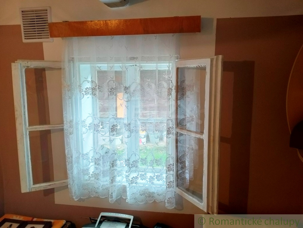 Drevenička v centre krásnej obce Papradno na predaj - 12