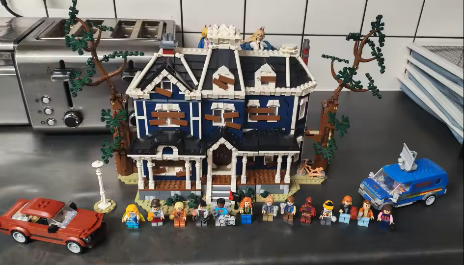 Stranger Things Upside Down 75810 + 11370 creel house - 12