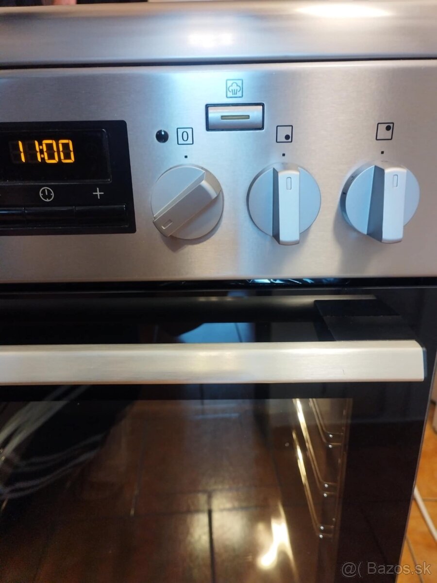 Predam Sklokeramický sporák s parnou funkciou SteamBake - 12