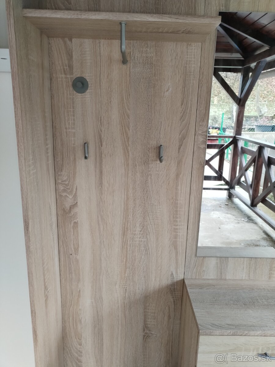 Predsieňová stena - 12