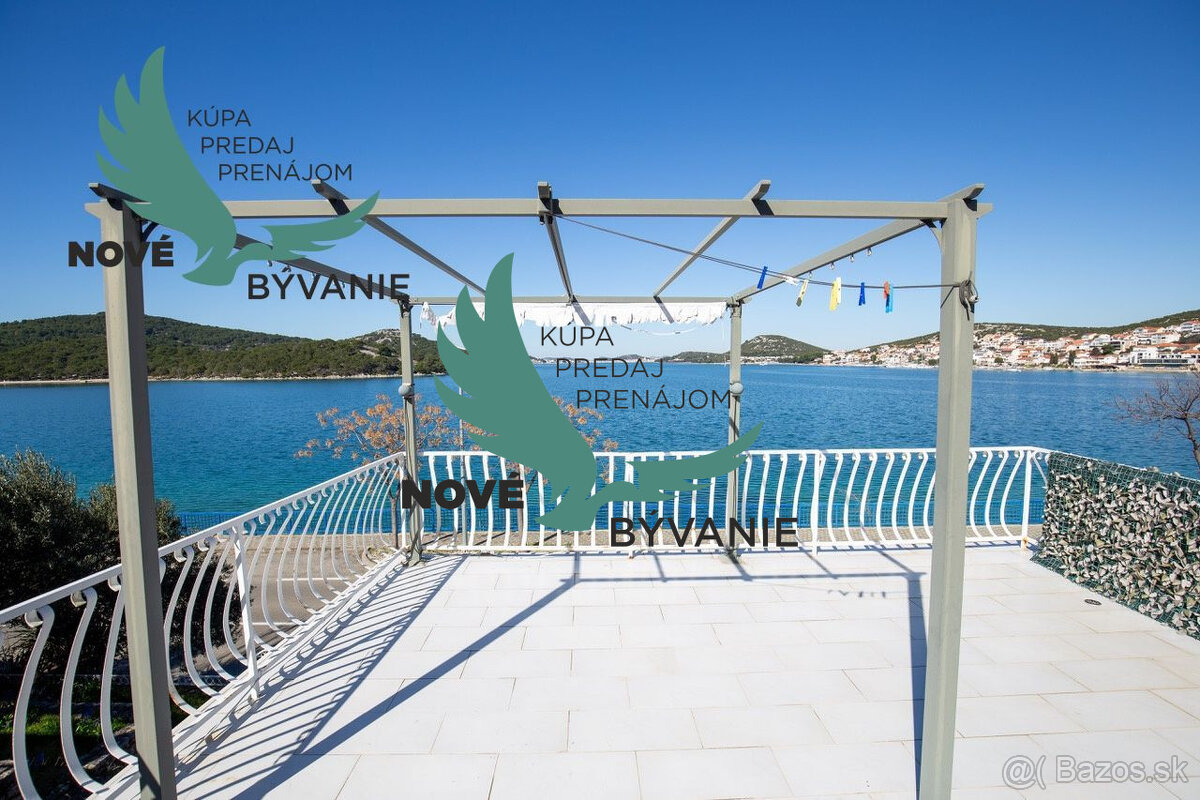 Exkluzívny dom v prvej rade s panoramatickým výhľadom na ost - 12