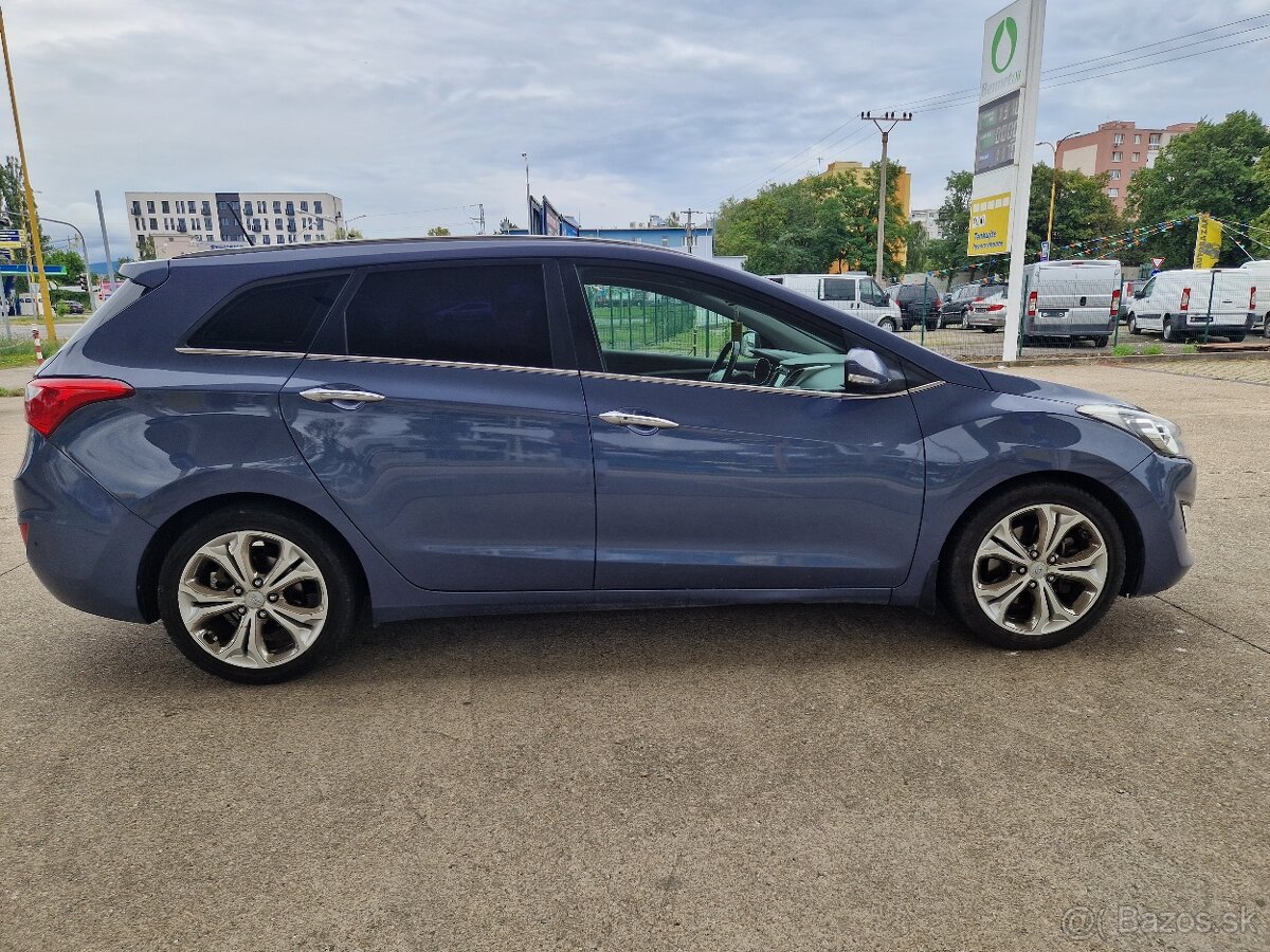 Hyundai i30 CW 1.6i CRDi HP 16V DOHC Style - 12