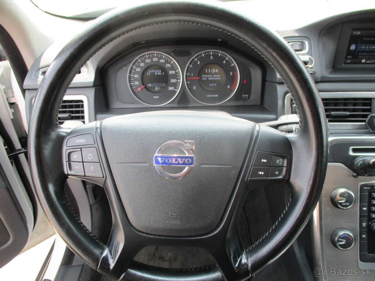 Volvo XC70 2,4D5 120KW Momentum Man. AWD 2012 DPH - 12