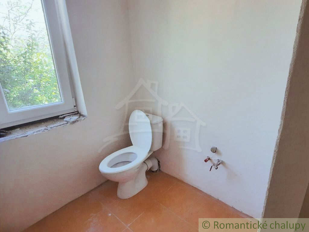 Rodinný dom s veľkou dielňou a priestranným pozemkom v krá - 12