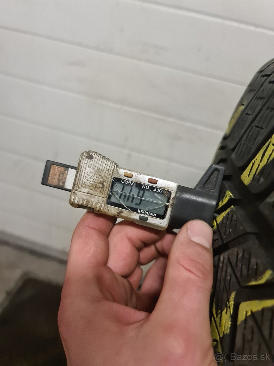 ZIMNE PNEUMATIKY PIRELLI 235/65 R17 - 12