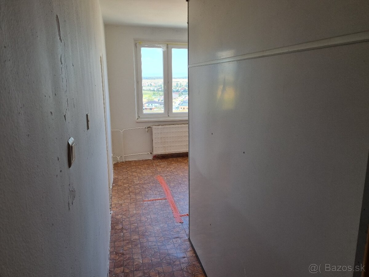UPRAVENÁ CENA Trojizbový byt v dobrej lokalite v Lučenci - 12