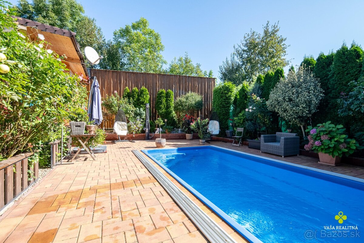 Štýlový a priestranný rodinný dom v slepej ulici s bazénom - 12