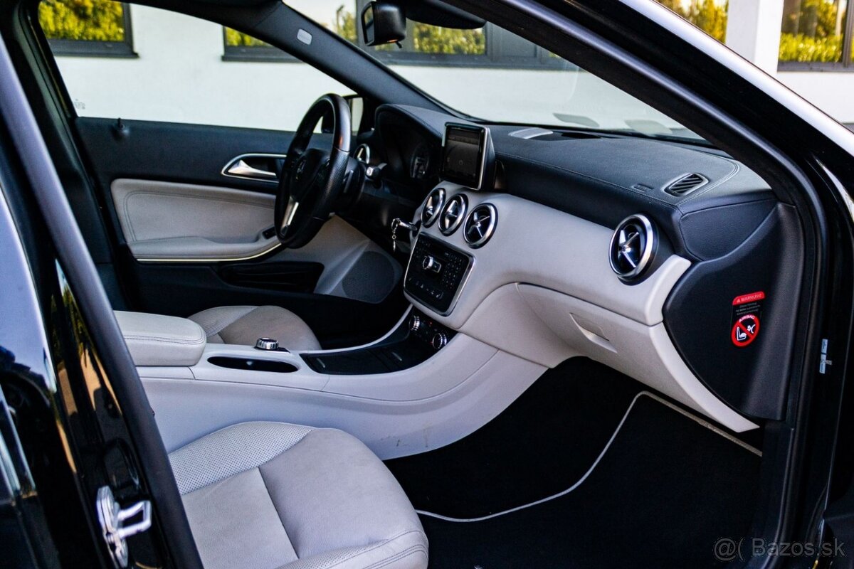 Mercedes-Benz A250 AMG Line - 12