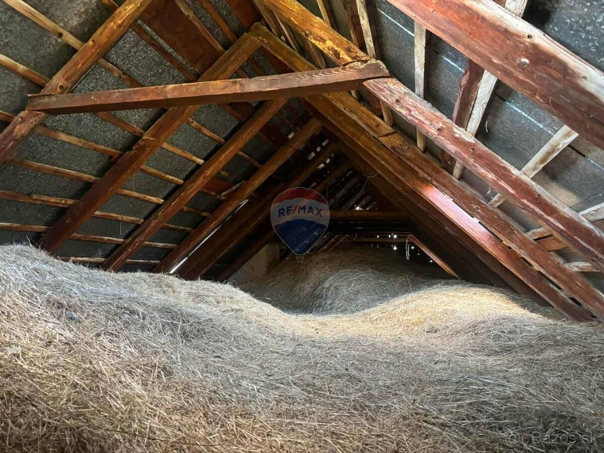 Na predaj rodinný dom / chata v tichej časti Banskej Štiavni - 12