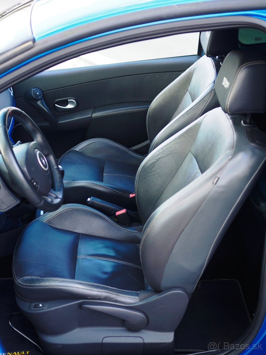 Renault CLIO SPORT RS - 12