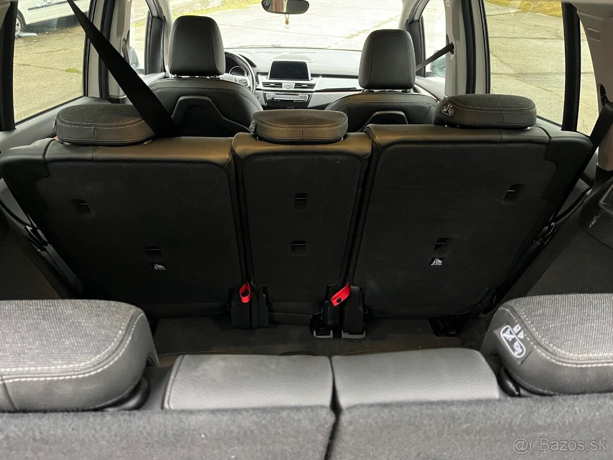 BMW 216i GRAN TOURER 7 miestny - 12