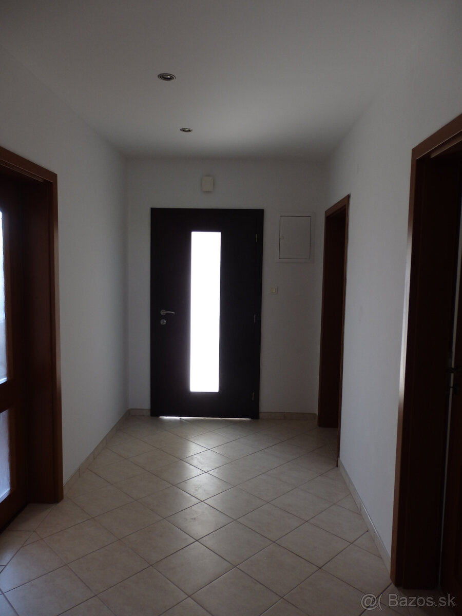 Na predaj 3 izbový rodinný dom v obci Šúrovce okr.Trnava - 12