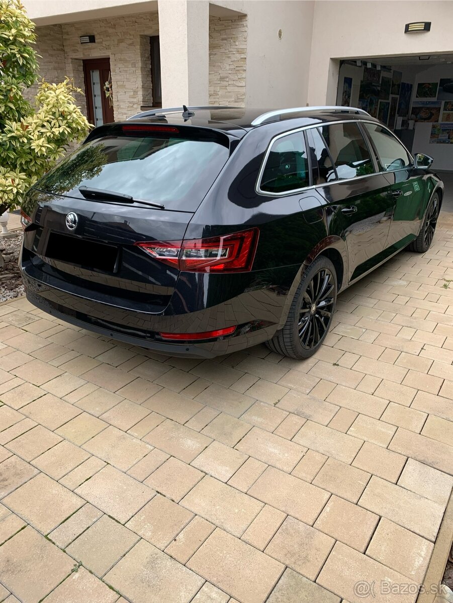 Škoda Superb Combi - 12
